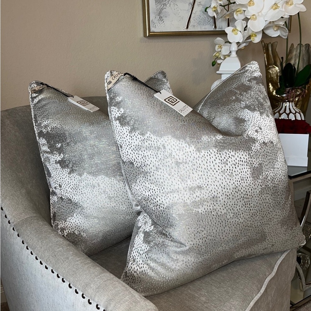 1-NWT CALLISTO HOME DECORATIVE PILLOW (Please read description for details) - Picture 3 of 13